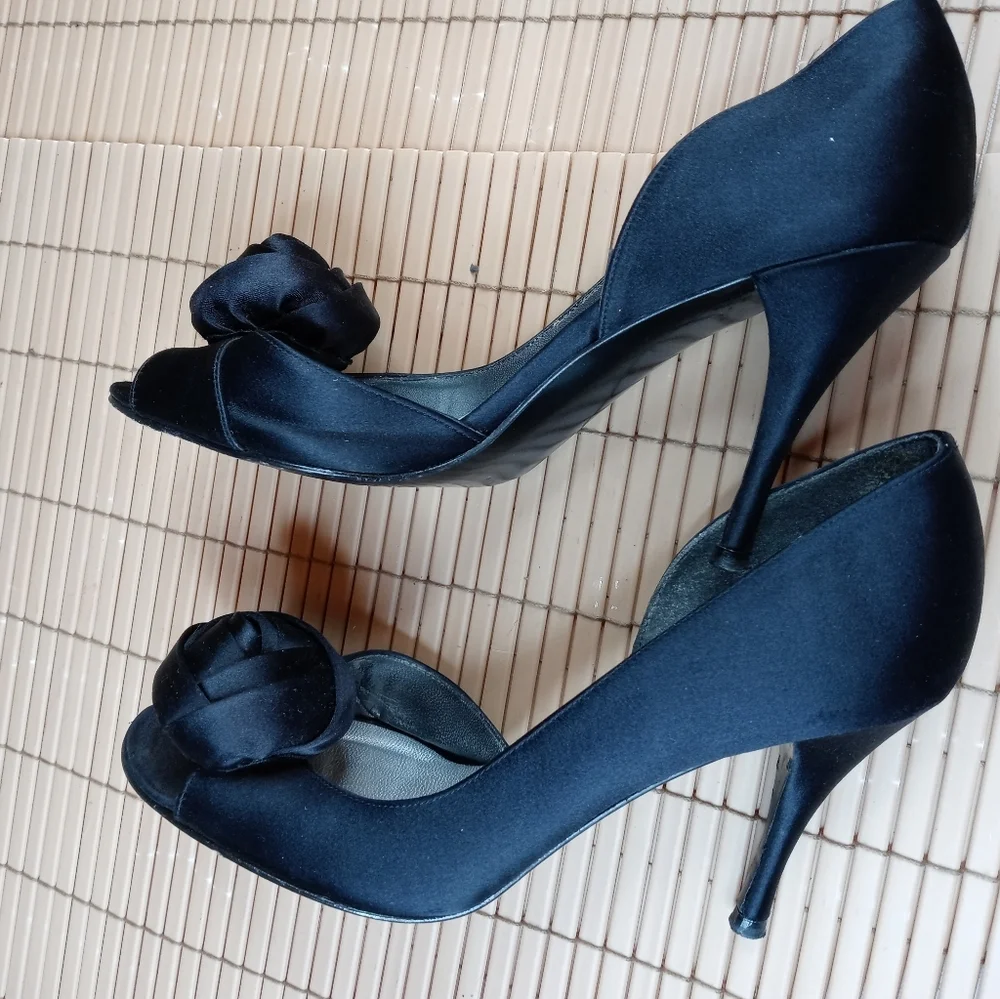 Stuart Weitzman 'Black Rose' black satin open toe_8
